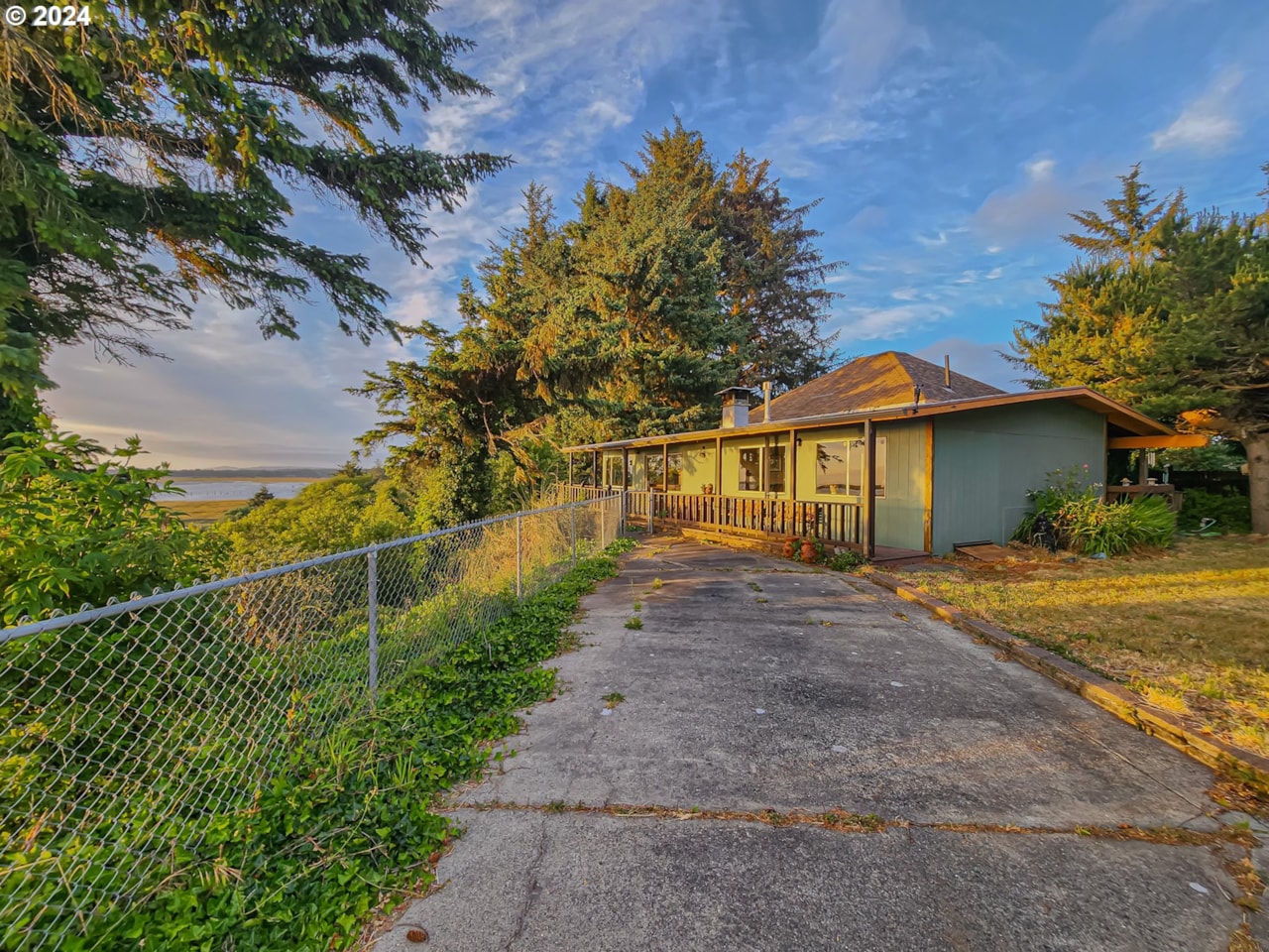 197 NE Harlem AVE, Bandon, OR 97411 home for sale for Sale 510,000