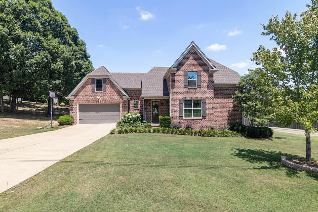 318 Lakes Drive North, Oxford, MS 38655Search All The Lakes subdivision Homes for sale