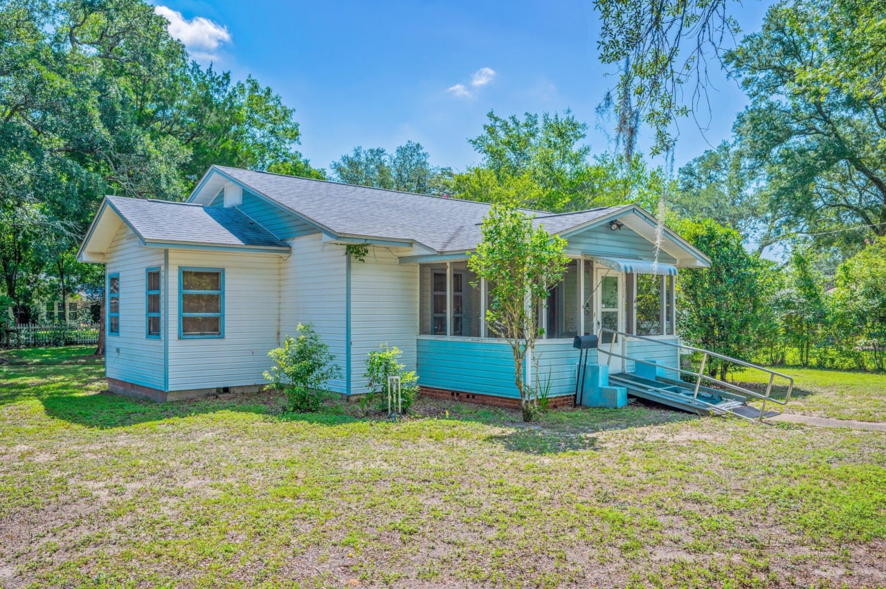 117 Edge Ave Valparaiso, FL 32580 | MLS 953403