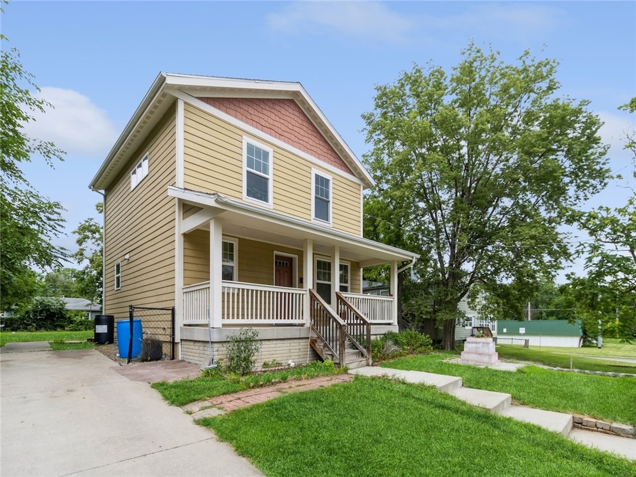 1611 College Ave, Des Moines, IA near Des Moines N.West