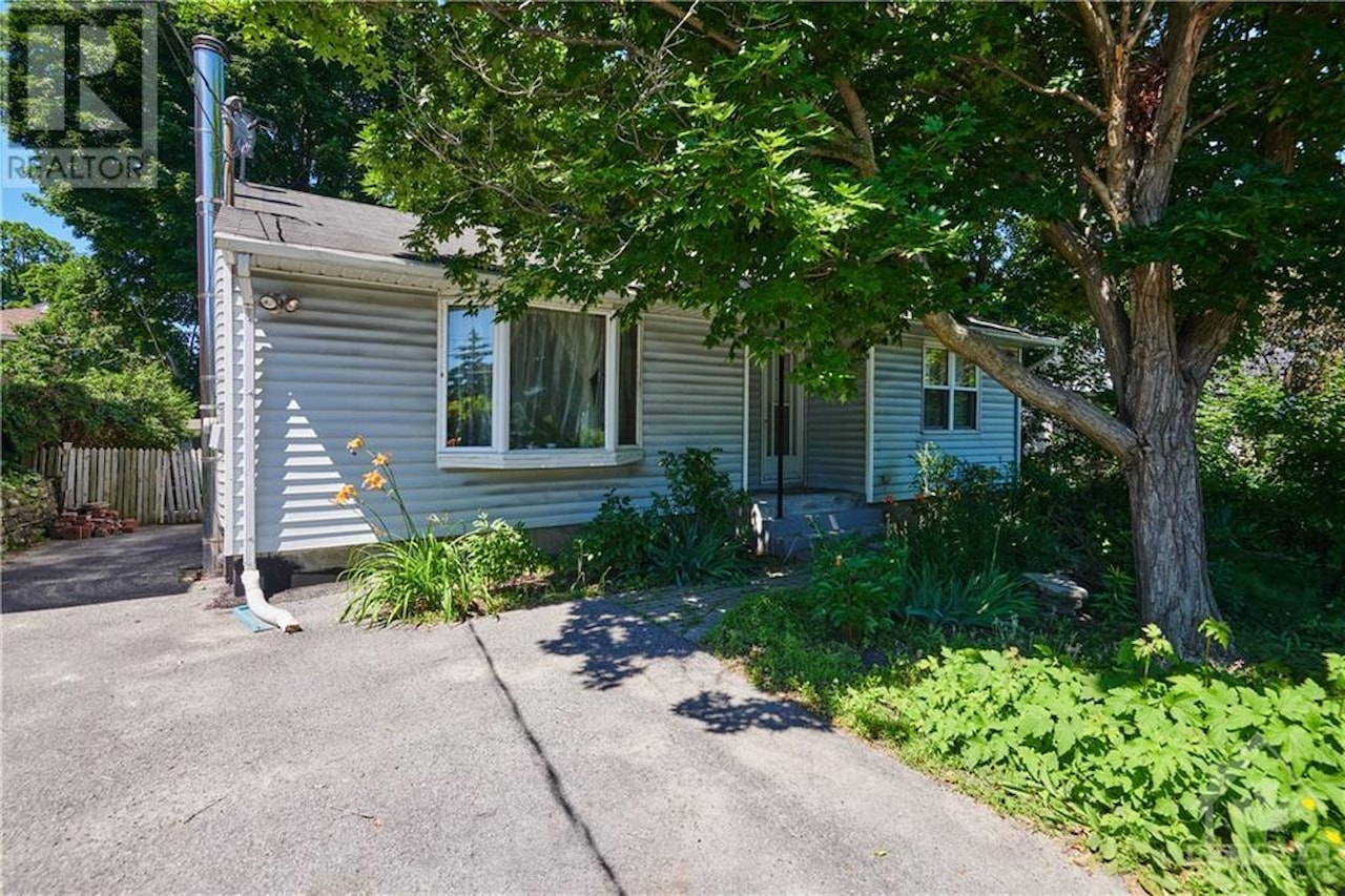 200 Woodroffe Avenue Ottawa 1400145 Hamre Real Estate Team RE/MAX