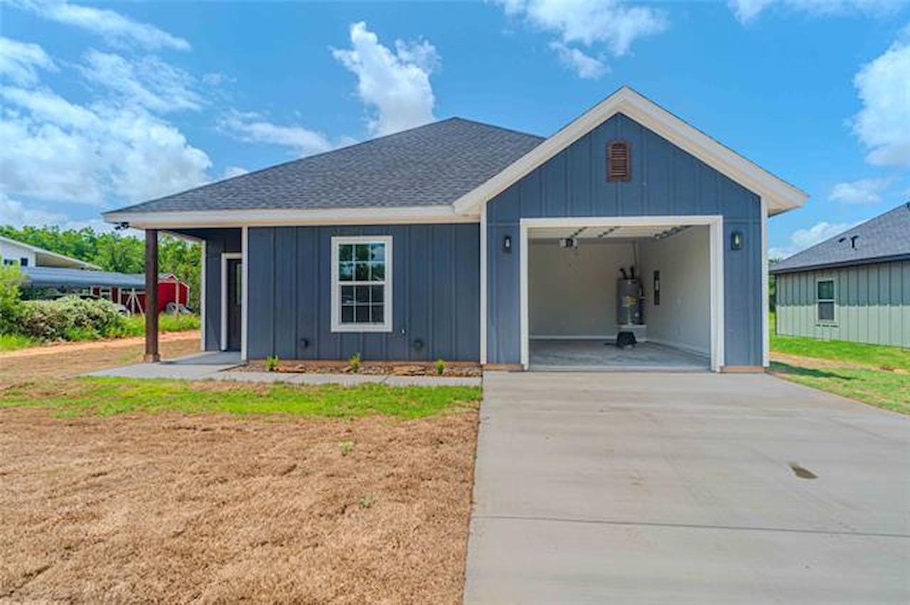 6008 S Lakeside Hills Court Granbury TX Elevate Realty Group Granbury 6008 S Lakeside Hills Court Granbury TX Elevate Realty Group Granbury