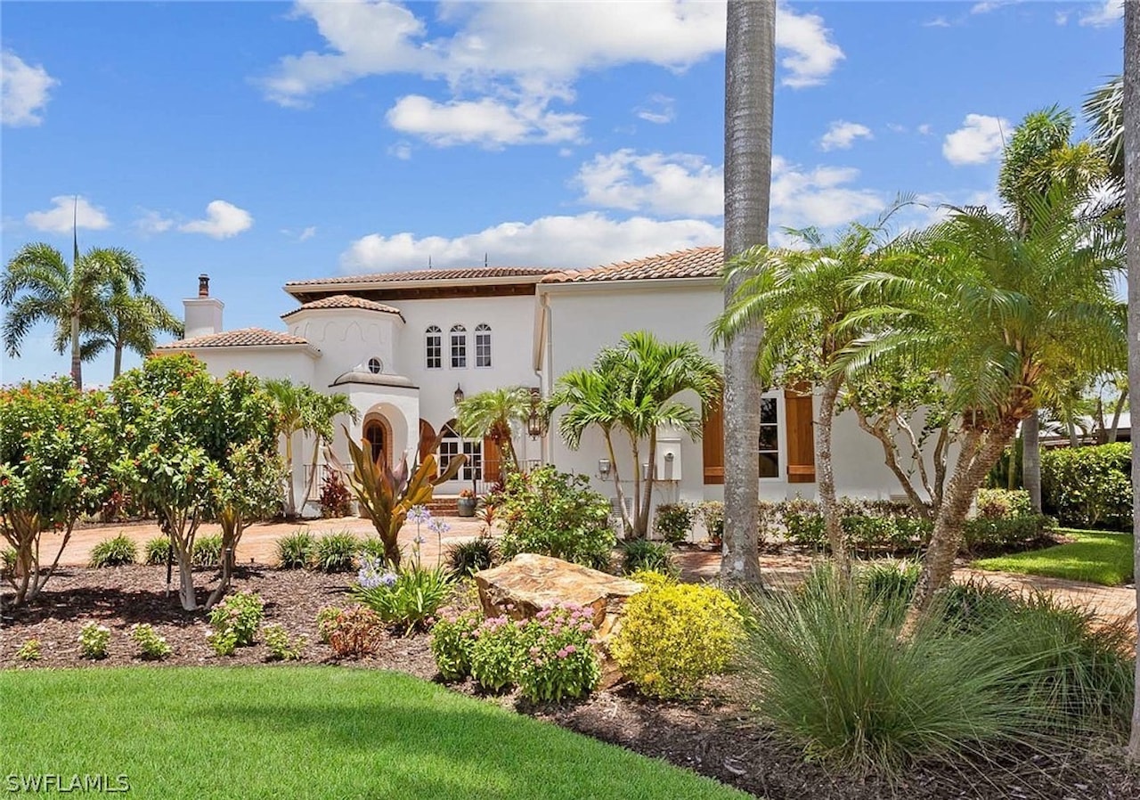 930 Aqua Ln Fort Myers, FL 33919 MLS 224054809