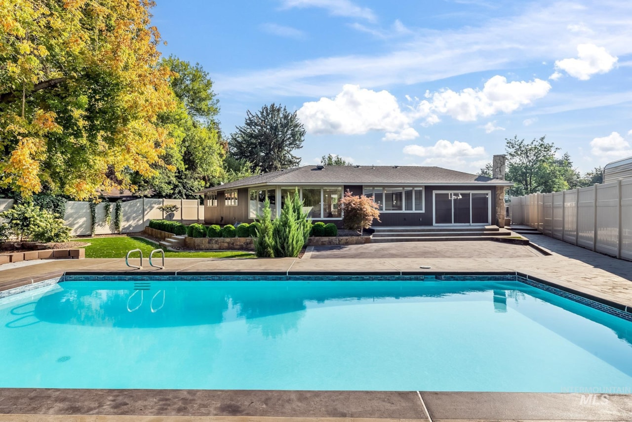 Home For Sale In Caldwell | View 2110 Idaho Avenue in Caldwell, ID on ...