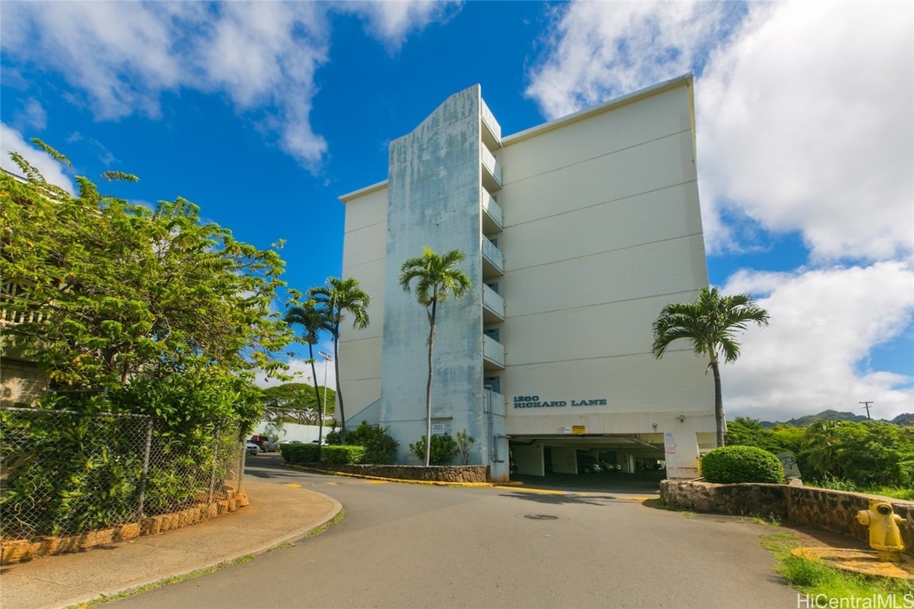 1260 Richard Ln #B405 Honolulu, HI 96819 | MLS 202428193