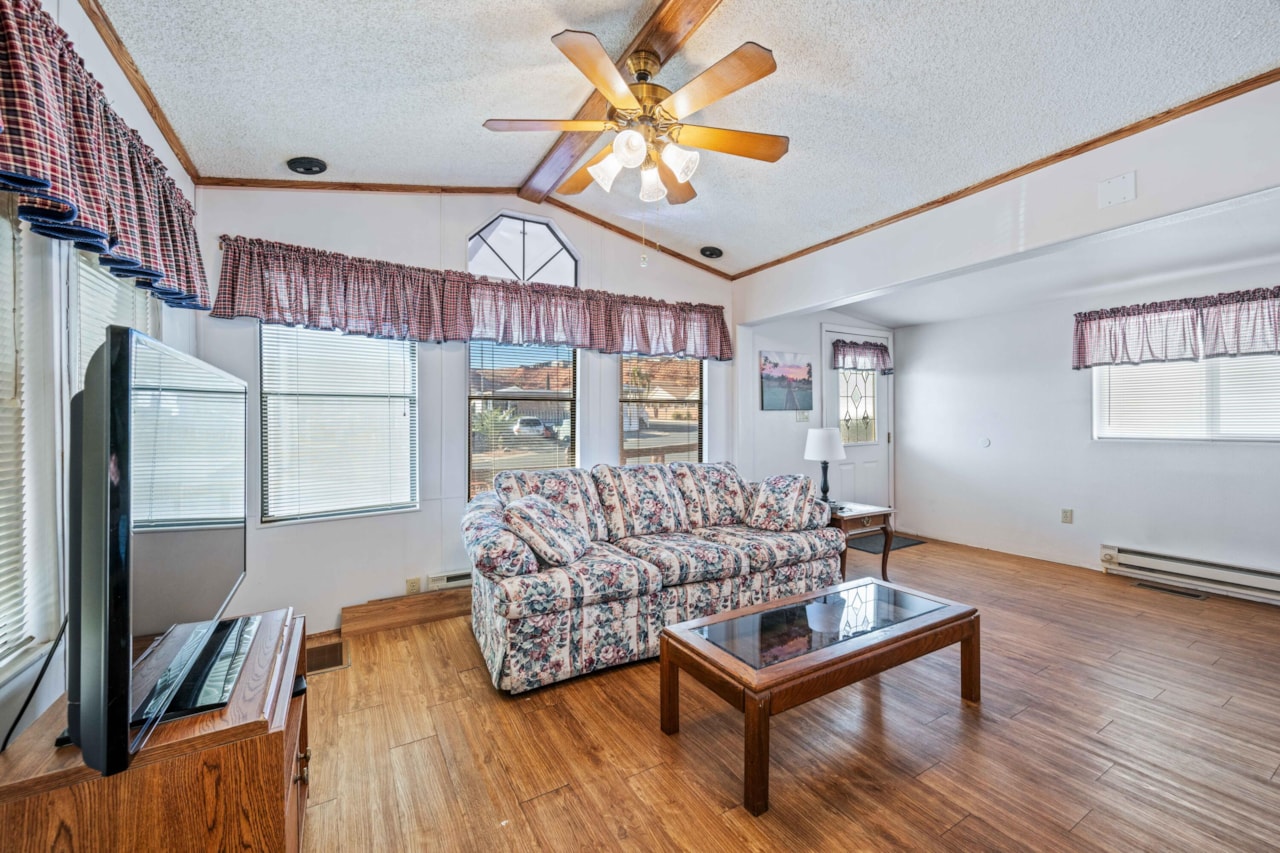 1150 W Red Hills Parkway #66 Washington, UT 84780 home for sale, MLS#25-257093 - Erika Rogers Photo 3