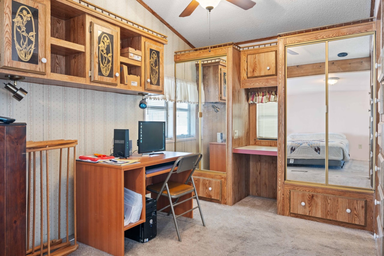 1150 W Red Hills Parkway #66 Washington, UT 84780 home for sale, MLS#25-257093 - Erika Rogers Photo 12