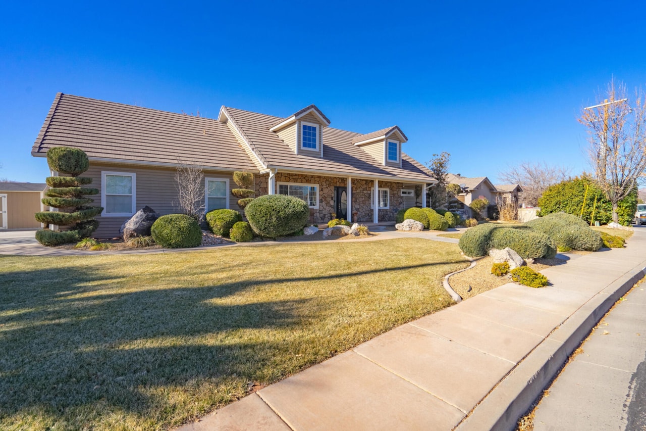 875 Country LN Santa Clara, UT 84765 home for sale, MLS#25-257615 - Erika Rogers Photo 12