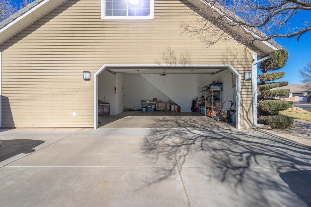 875 Country LN Santa Clara, UT 84765 home for sale, MLS#25-257615 - Erika Rogers Photo 13