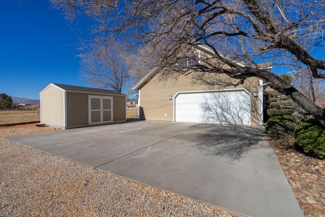 875 Country LN Santa Clara, UT 84765 home for sale, MLS#25-257615 - Erika Rogers Photo 15