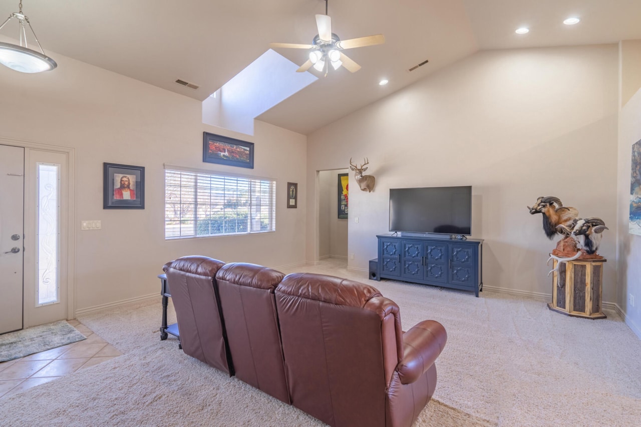 875 Country LN Santa Clara, UT 84765 home for sale, MLS#25-257615 - Erika Rogers Photo 22