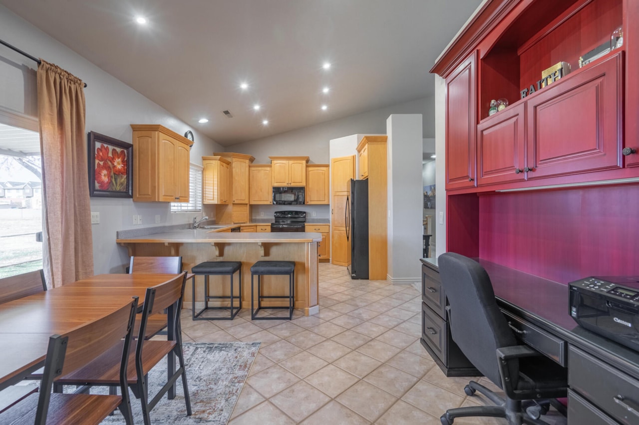 875 Country LN Santa Clara, UT 84765 home for sale, MLS#25-257615 - Erika Rogers Photo 26