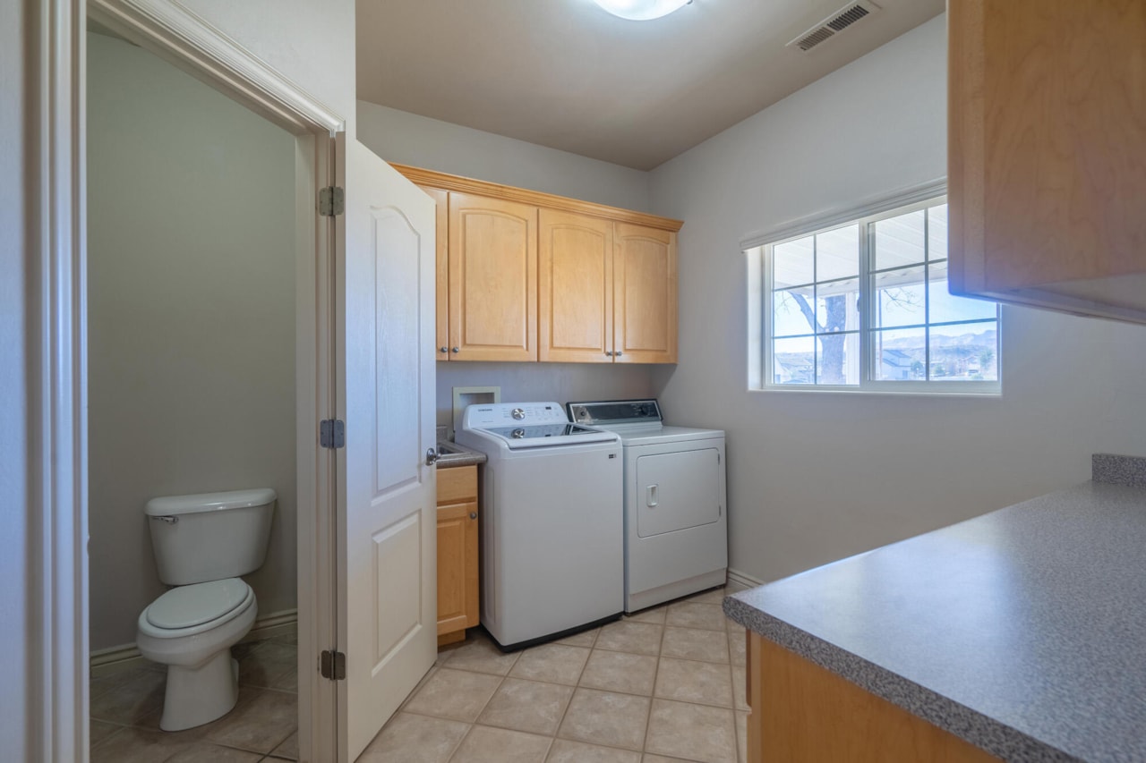 875 Country LN Santa Clara, UT 84765 home for sale, MLS#25-257615 - Erika Rogers Photo 32