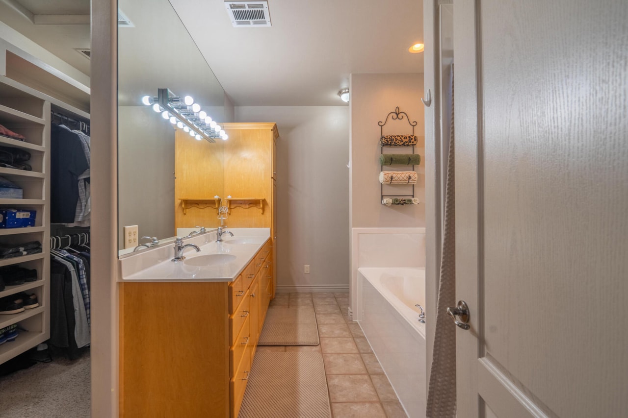 875 Country LN Santa Clara, UT 84765 home for sale, MLS#25-257615 - Erika Rogers Photo 41