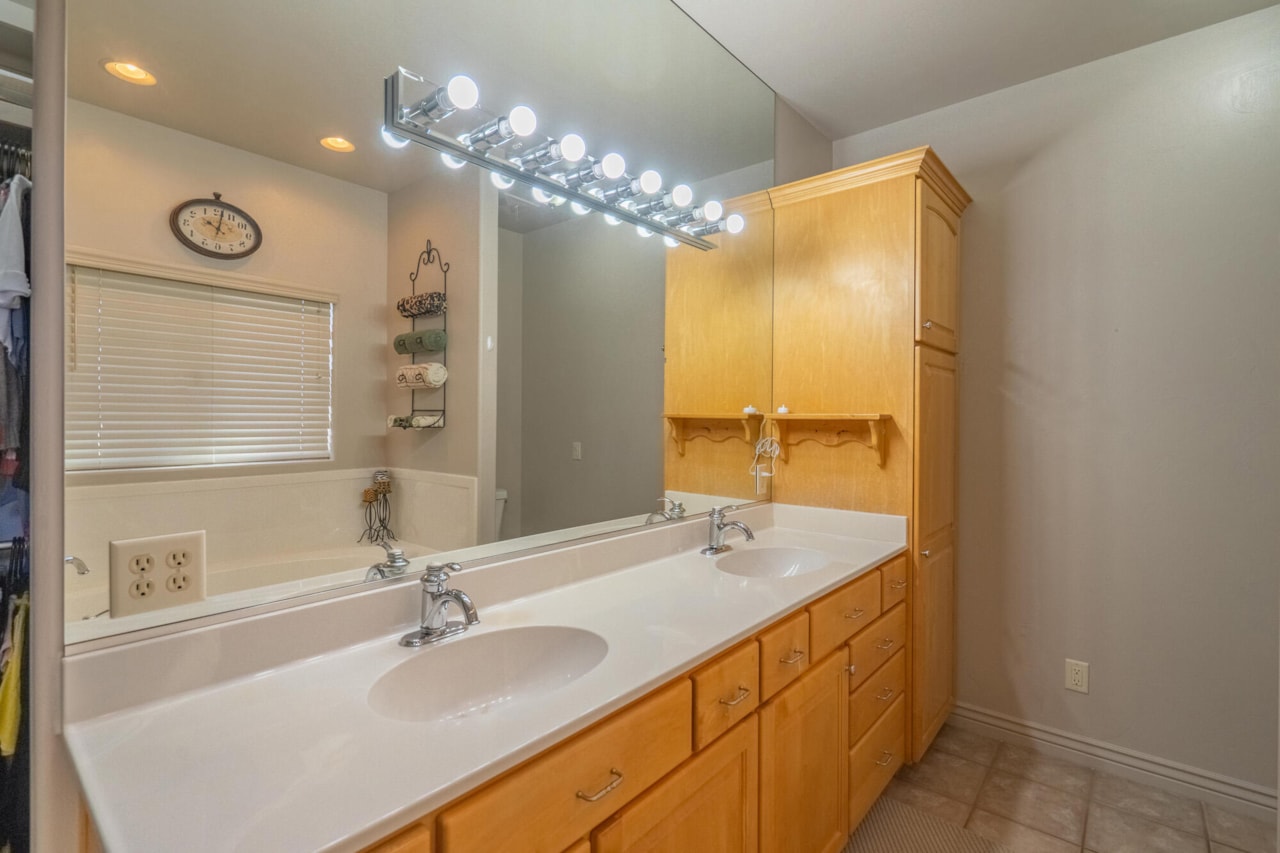 875 Country LN Santa Clara, UT 84765 home for sale, MLS#25-257615 - Erika Rogers Photo 42