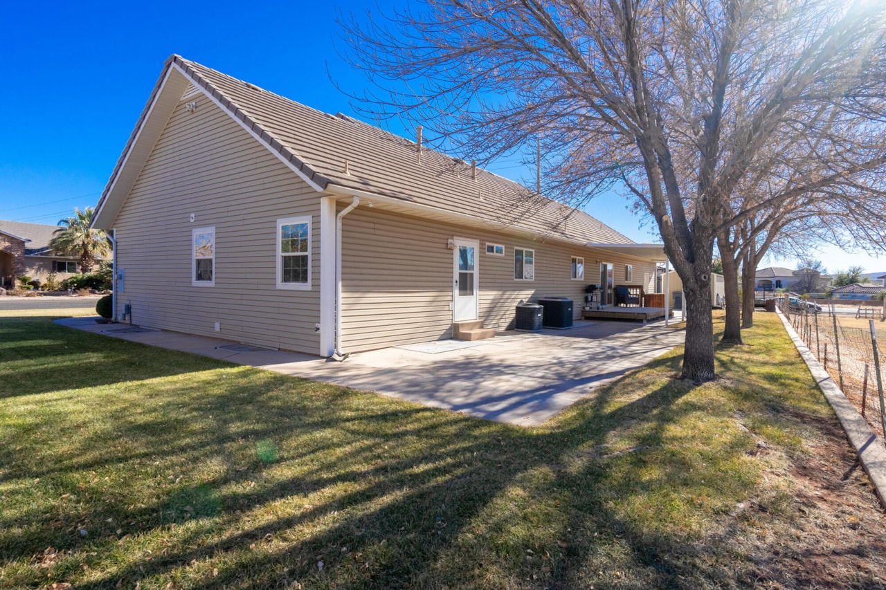 875 Country LN Santa Clara, UT 84765 home for sale, MLS#25-257615 - Erika Rogers Photo 97