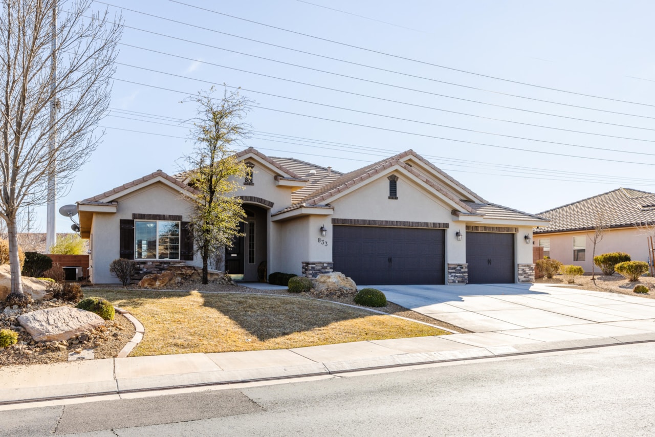 833 W 4100  S St George, UT 84770 home for sale, MLS#25-258602 - Erika Rogers Photo 2