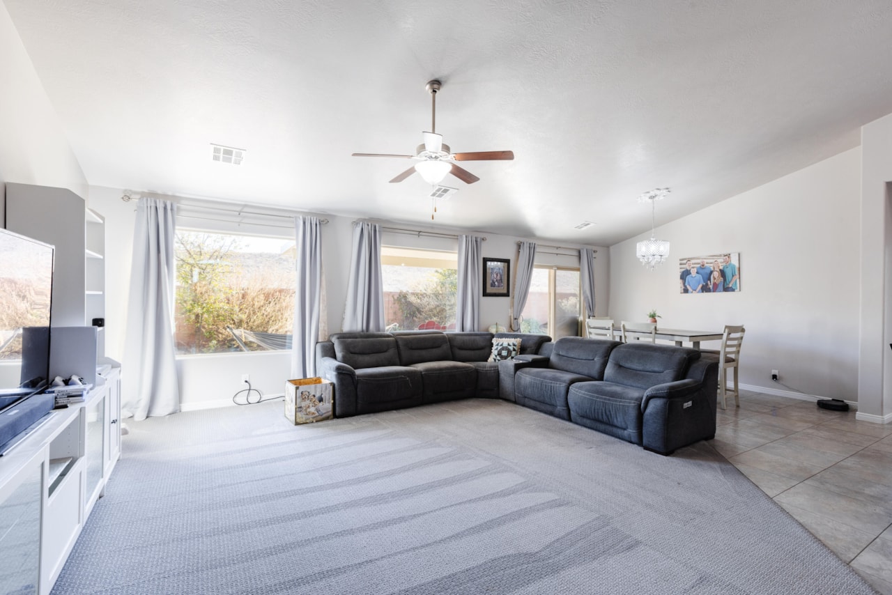 833 W 4100  S St George, UT 84770 home for sale, MLS#25-258602 - Erika Rogers Photo 8