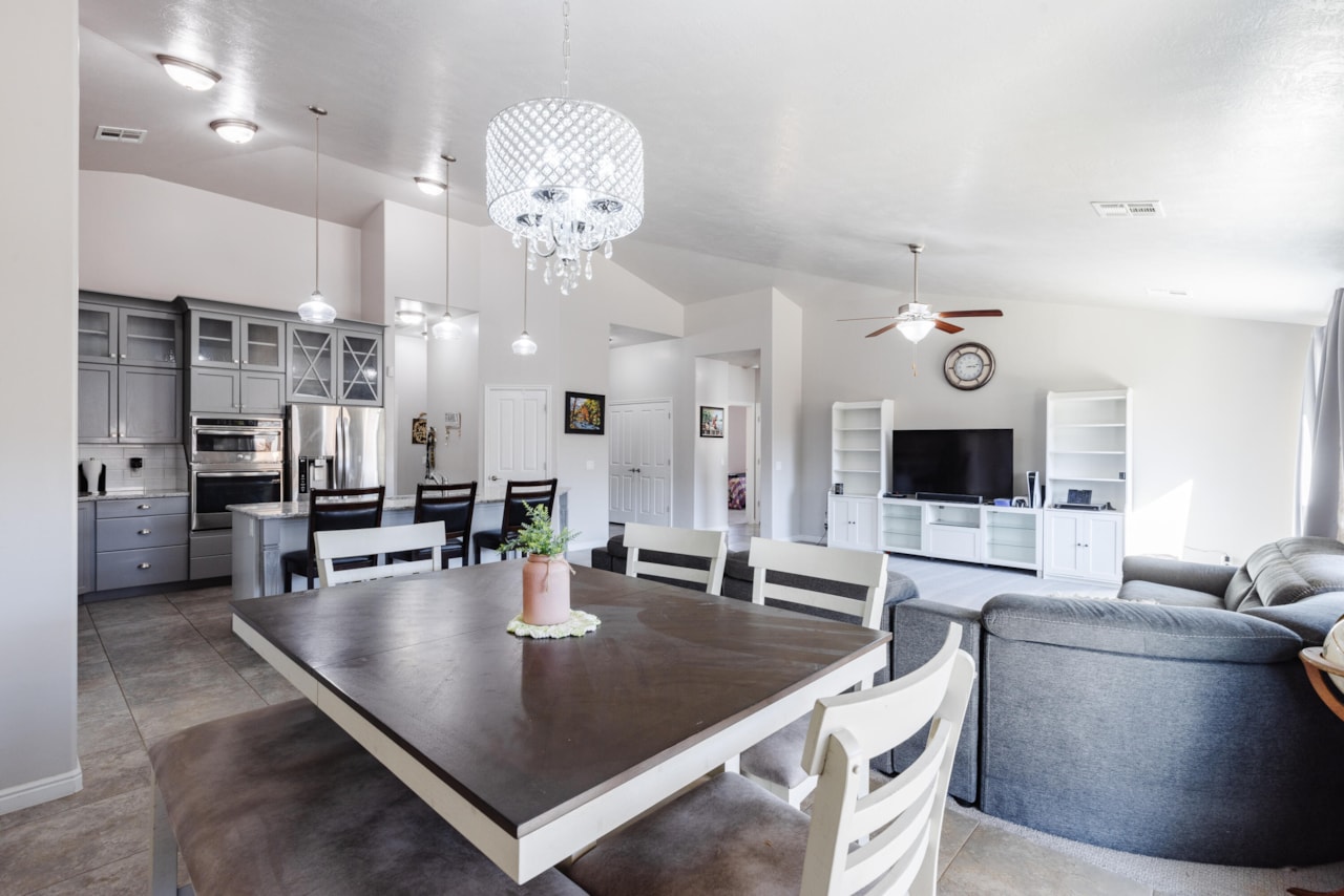 833 W 4100  S St George, UT 84770 home for sale, MLS#25-258602 - Erika Rogers Photo 11