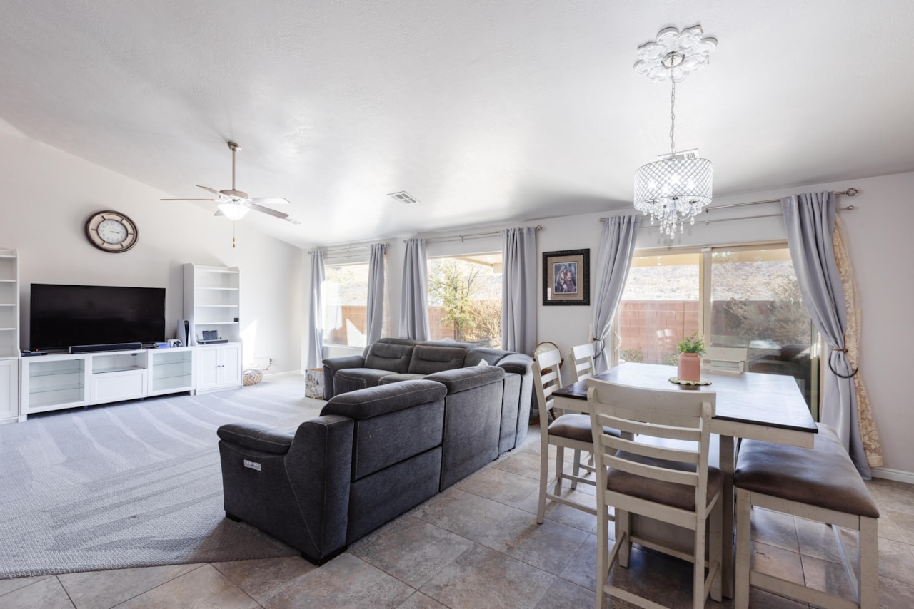 833 W 4100  S St George, UT 84770 home for sale, MLS#25-258602 - Erika Rogers Photo 12