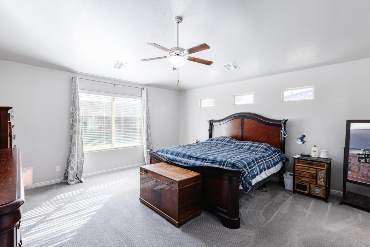 833 W 4100  S St George, UT 84770 home for sale, MLS#25-258602 - Erika Rogers Photo 17