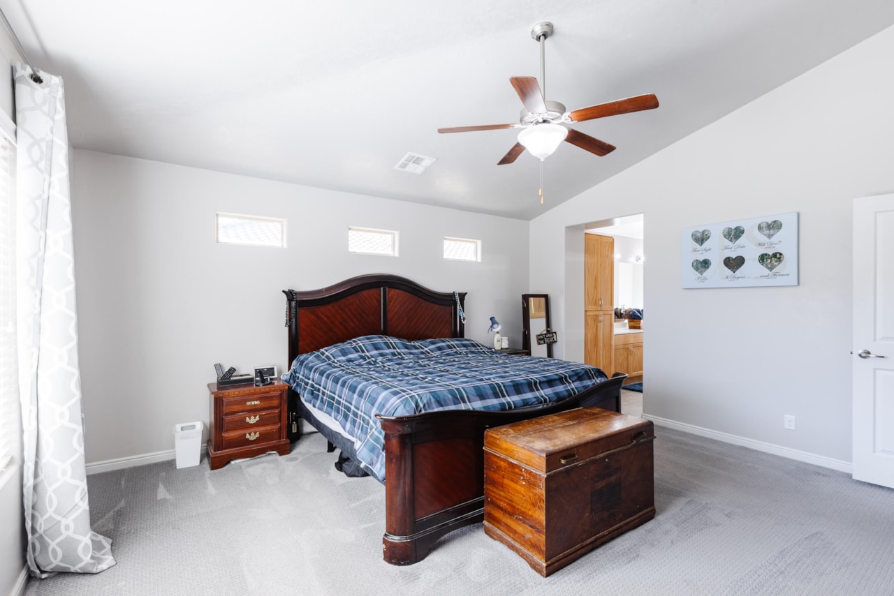 833 W 4100  S St George, UT 84770 home for sale, MLS#25-258602 - Erika Rogers Photo 18