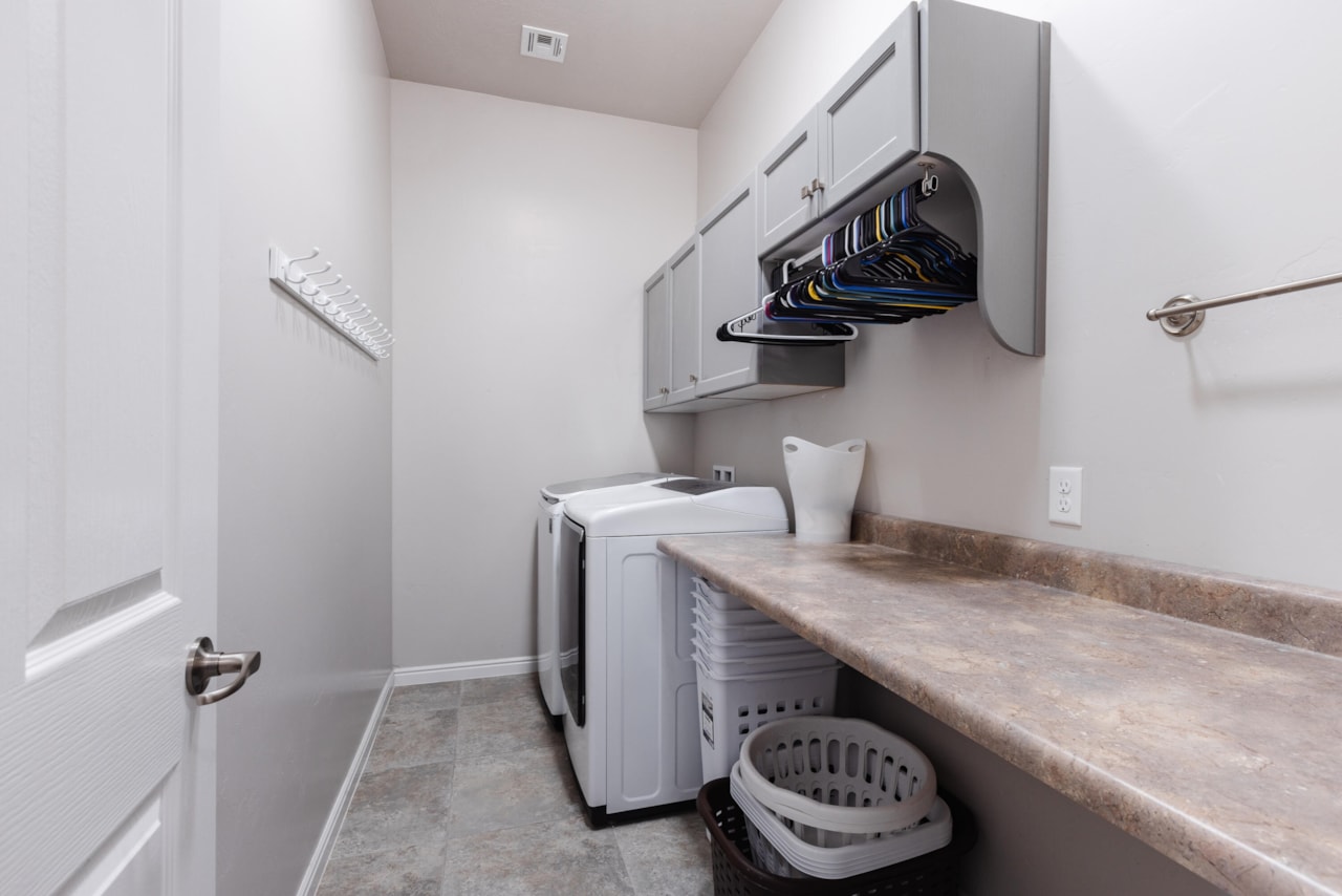 833 W 4100  S St George, UT 84770 home for sale, MLS#25-258602 - Erika Rogers Photo 23