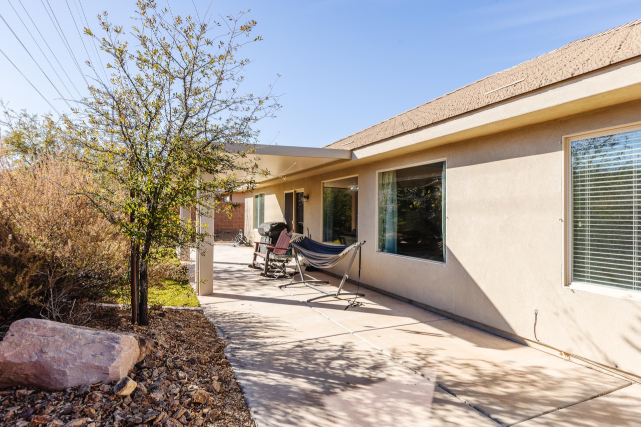 833 W 4100  S St George, UT 84770 home for sale, MLS#25-258602 - Erika Rogers Photo 31