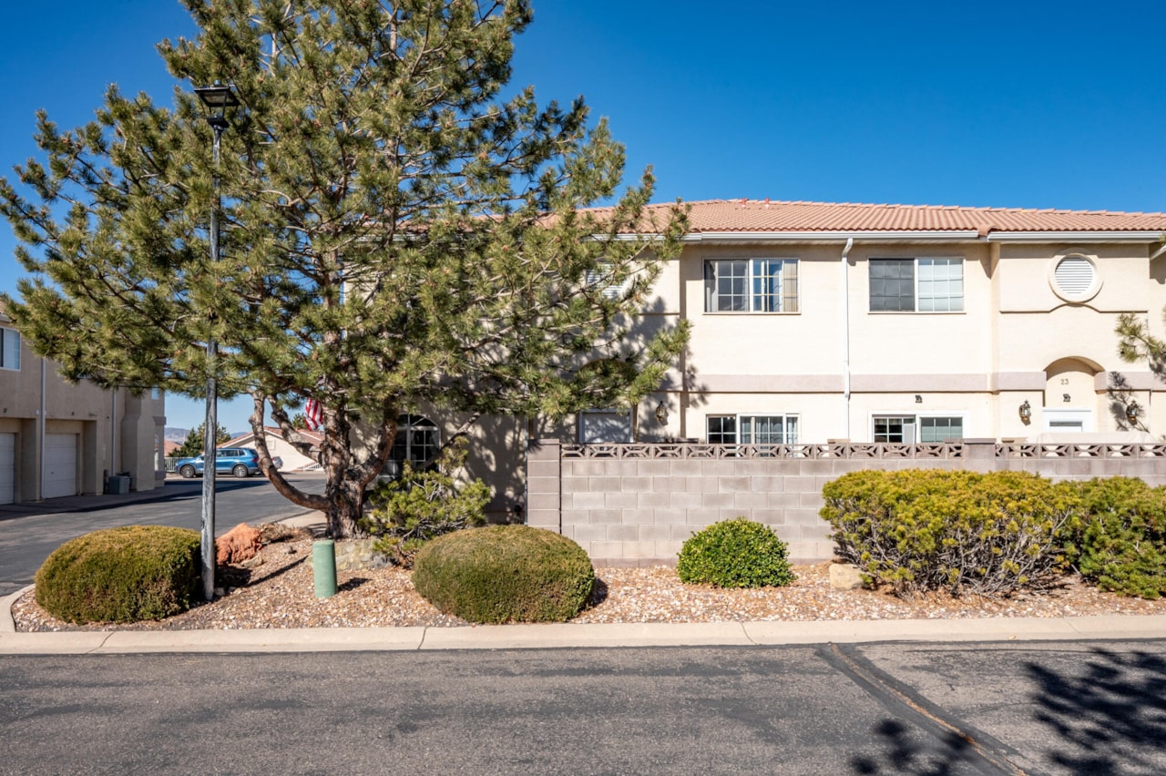 195 E Fiddlers Canyon RD #24 Cedar City, UT 84721 home for sale, MLS#25-258895 - Erika Rogers Photo 3