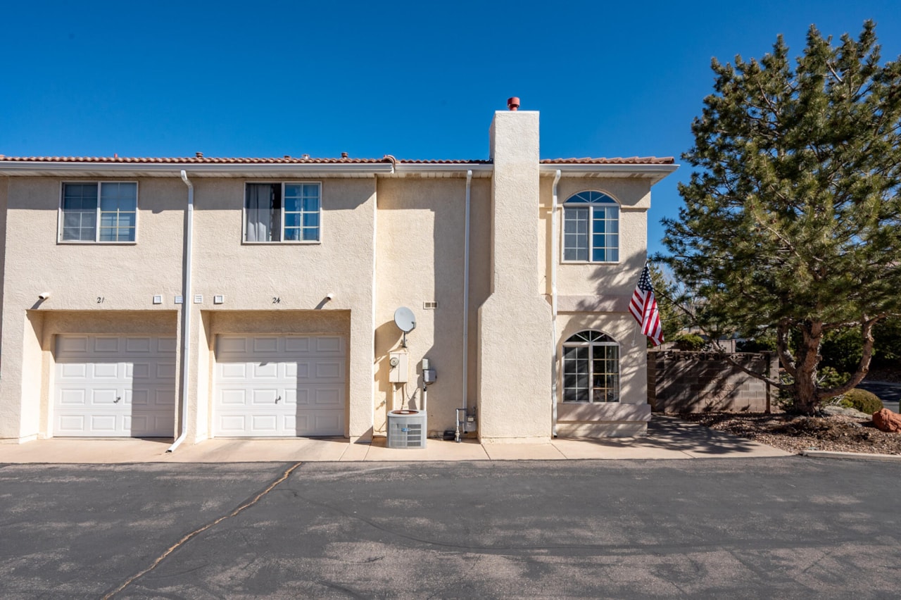 195 E Fiddlers Canyon RD #24 Cedar City, UT 84721 home for sale, MLS#25-258895 - Erika Rogers Photo 5