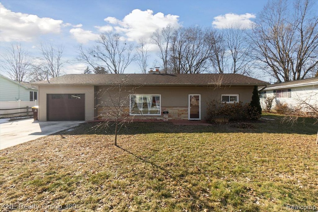 305 W Grand Ave in Mt. Pleasant, MI Photo 3