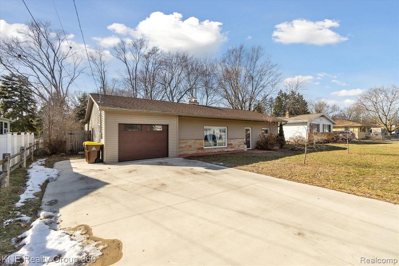 305 W Grand Ave in Mt. Pleasant, MI Photo 2