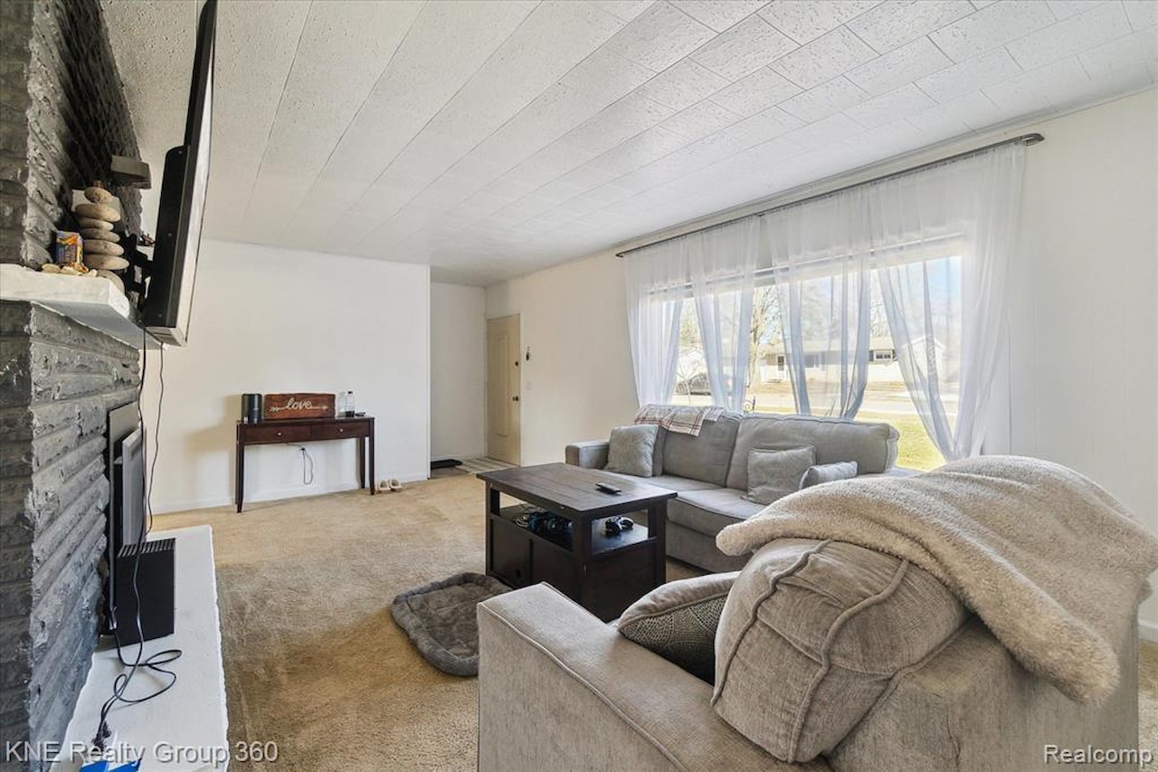 305 W Grand Ave in Mt. Pleasant, MI Photo 6