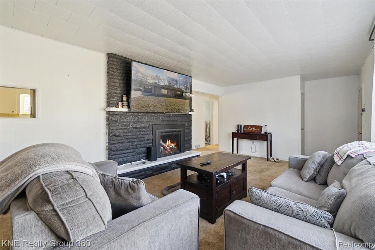 305 W Grand Ave in Mt. Pleasant, MI Photo 7