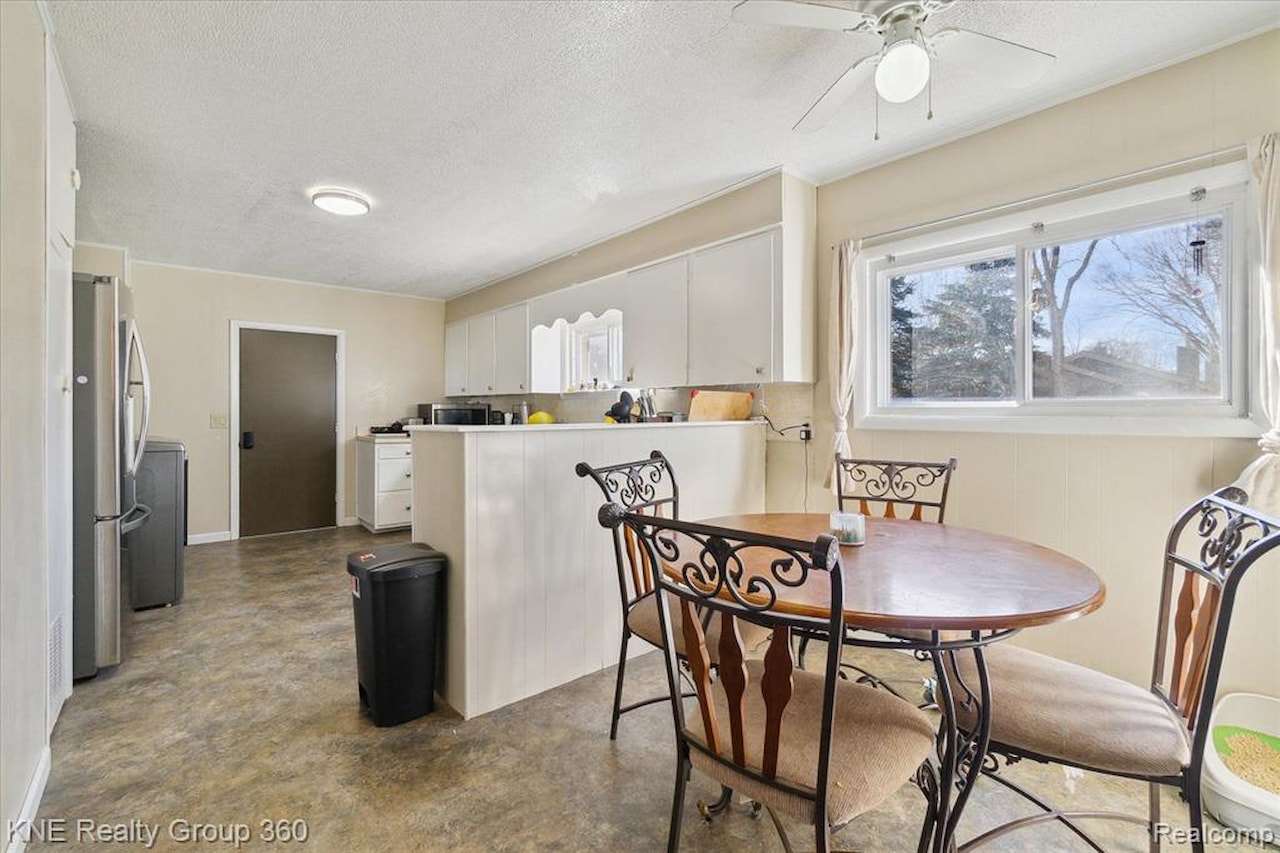 305 W Grand Ave in Mt. Pleasant, MI Photo 8