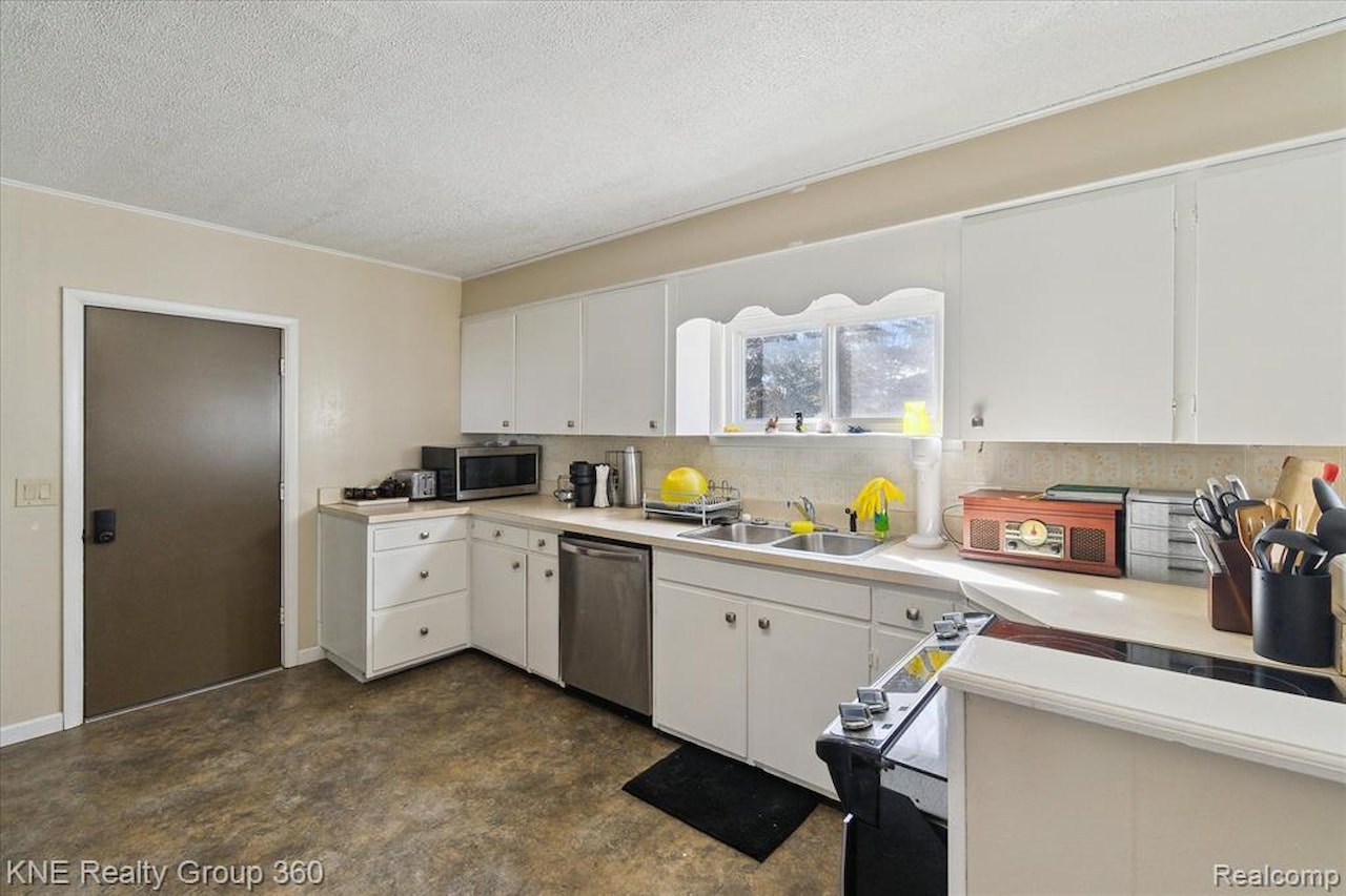 305 W Grand Ave in Mt. Pleasant, MI Photo 10