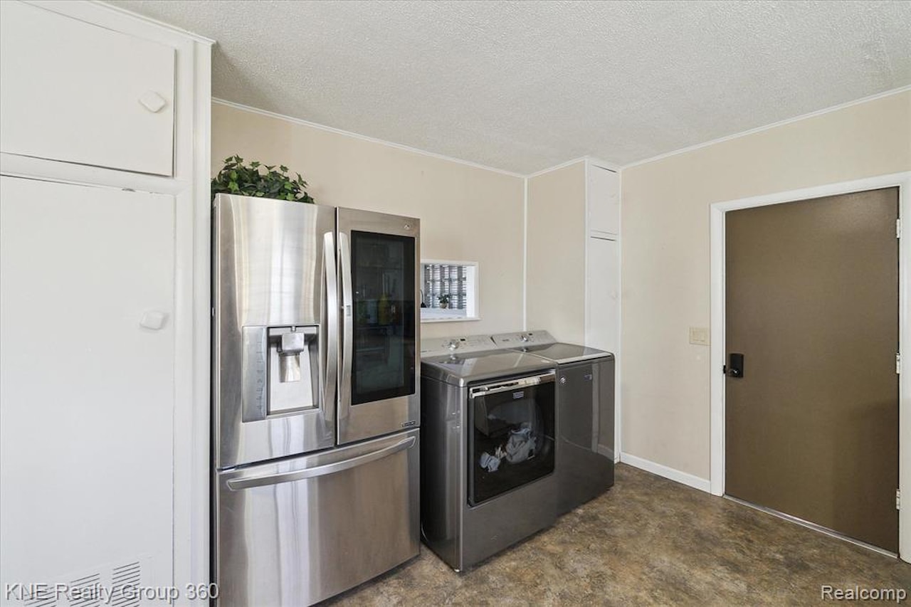 305 W Grand Ave in Mt. Pleasant, MI Photo 11