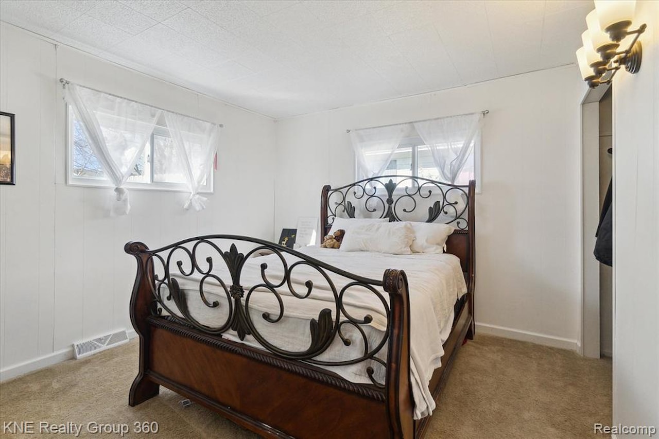 305 W Grand Ave in Mt. Pleasant, MI Photo 14