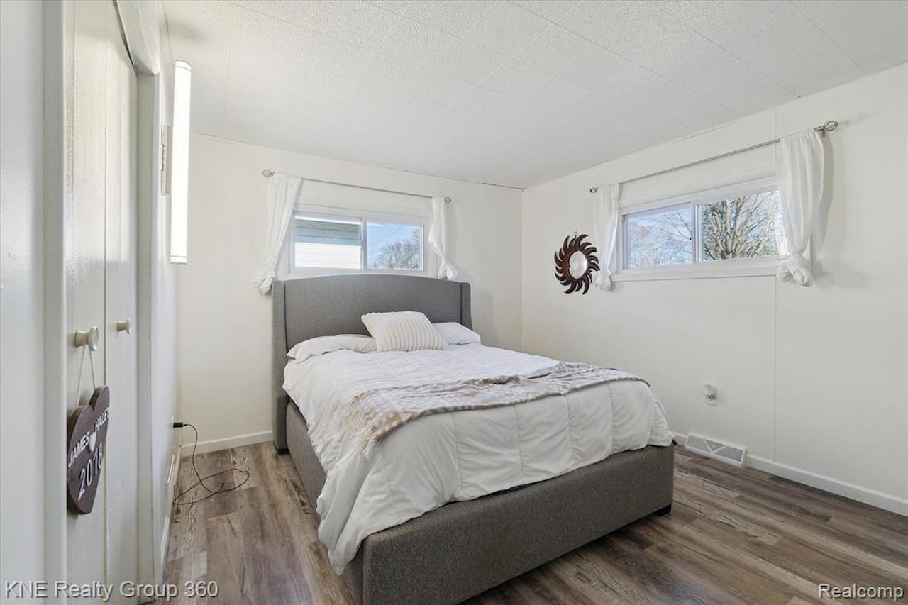 305 W Grand Ave in Mt. Pleasant, MI Photo 16