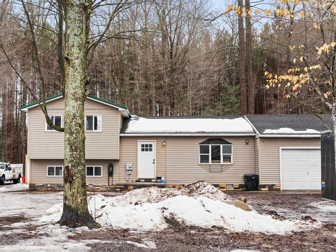 4891 Fell Dr in Marion Twp, MI Photo 8
