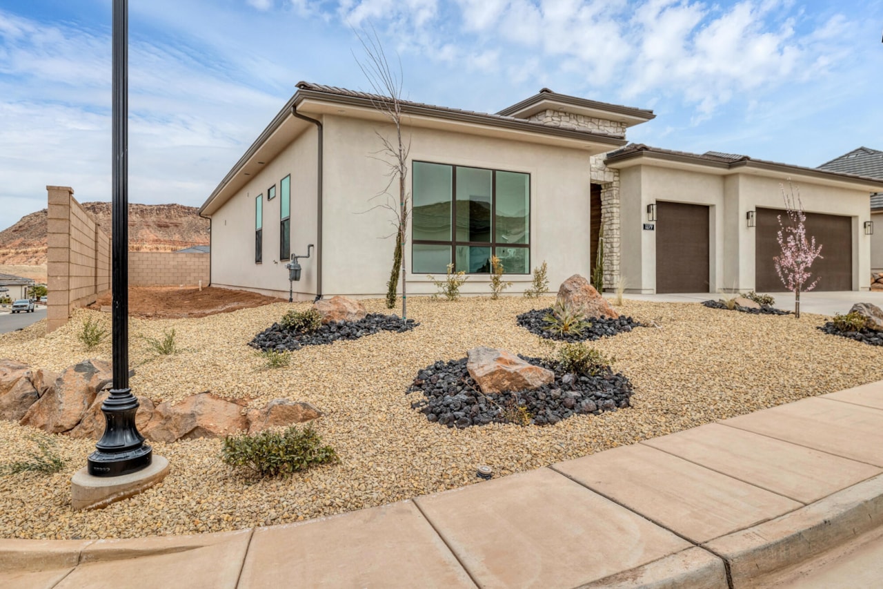 1279 E Libra ST Washington, UT 84780 home for sale, MLS#25-259417 - Erika Rogers Photo 2