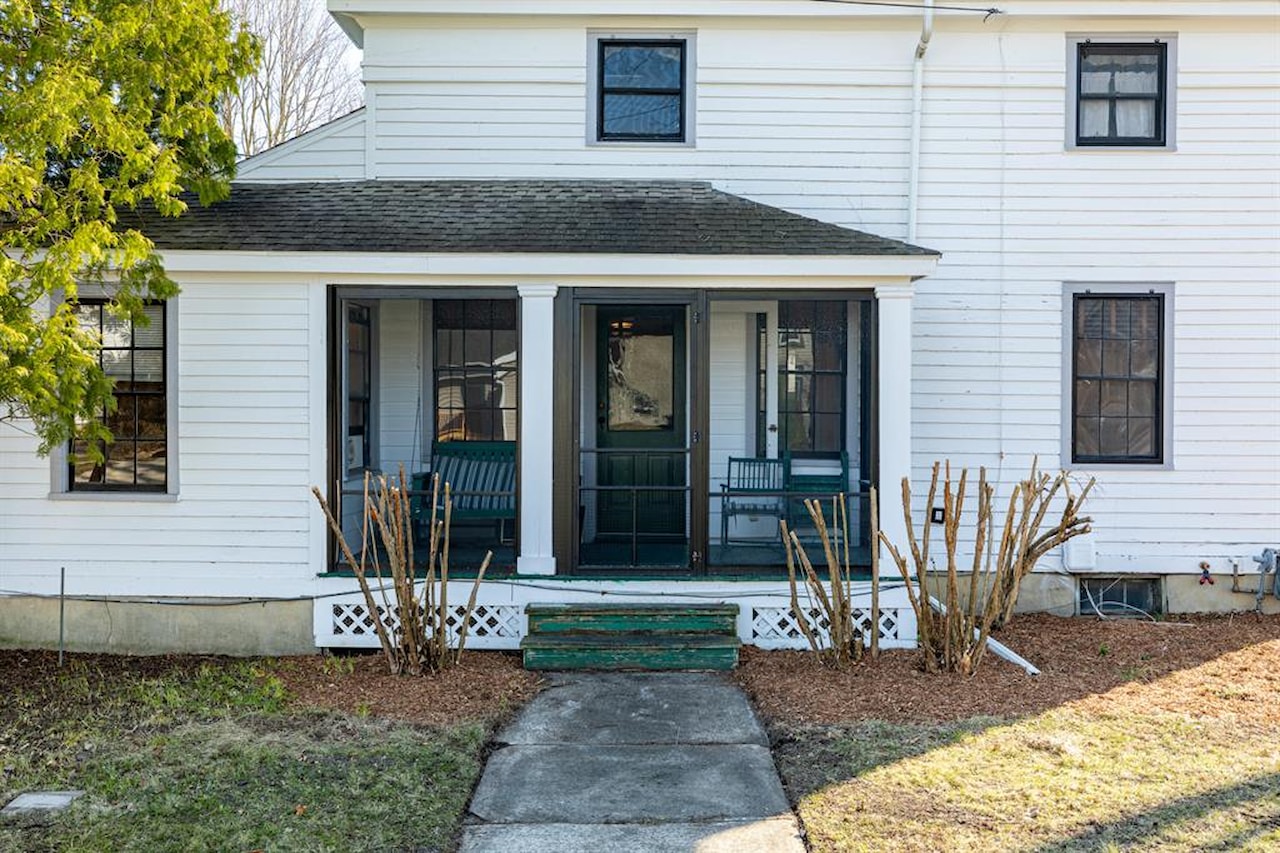 303 E Middle St in Chelsea, MI Photo 3