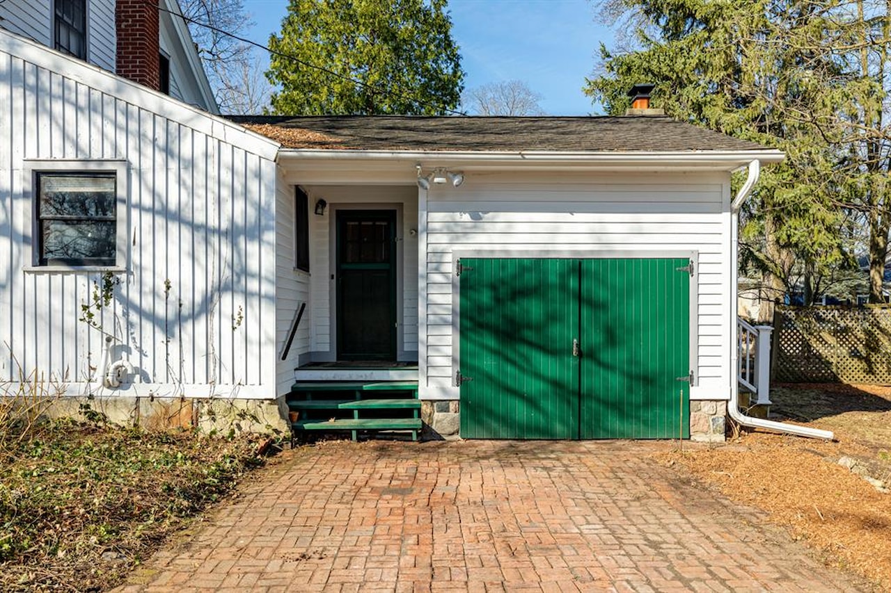 303 E Middle St in Chelsea, MI Photo 4