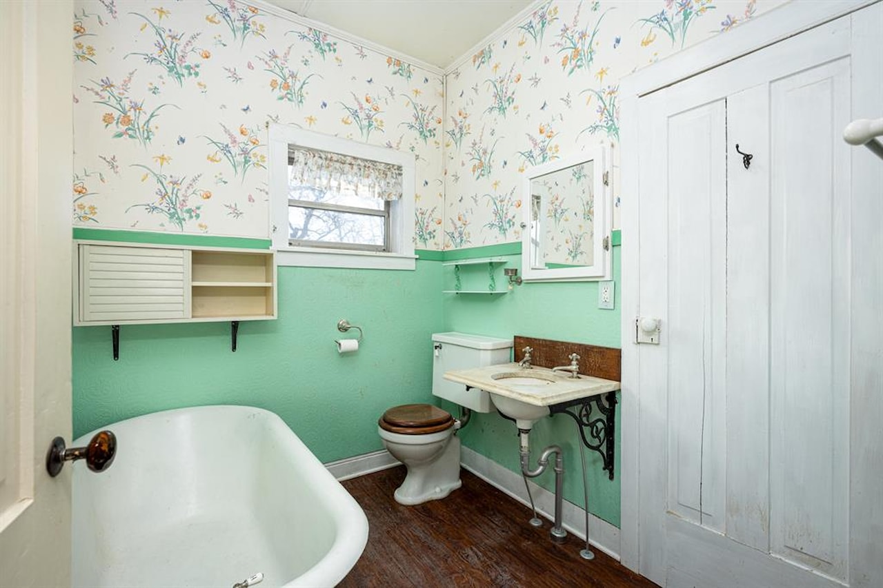 303 E Middle St in Chelsea, MI Photo 10