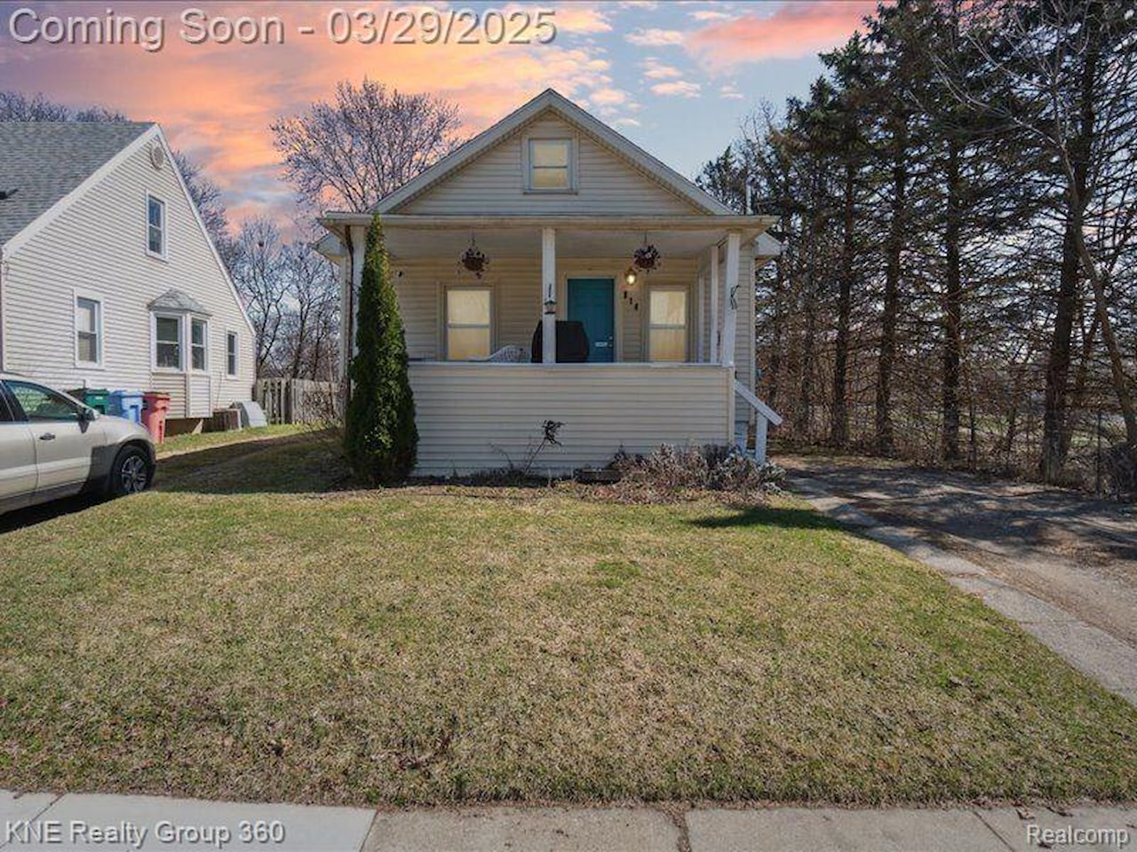 914 Comfort St in Lansing, MI