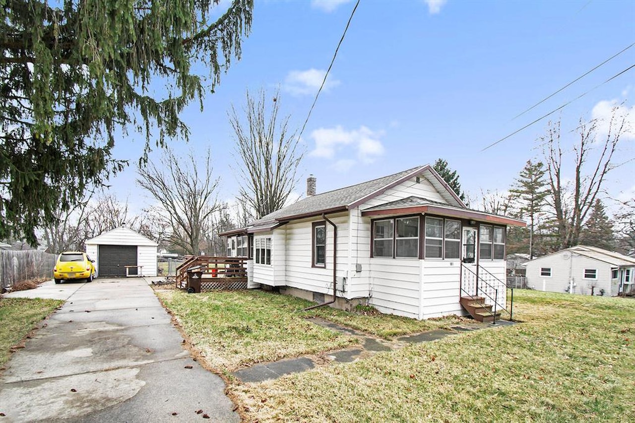 1015 Pearl St in Dewitt Twp, MI