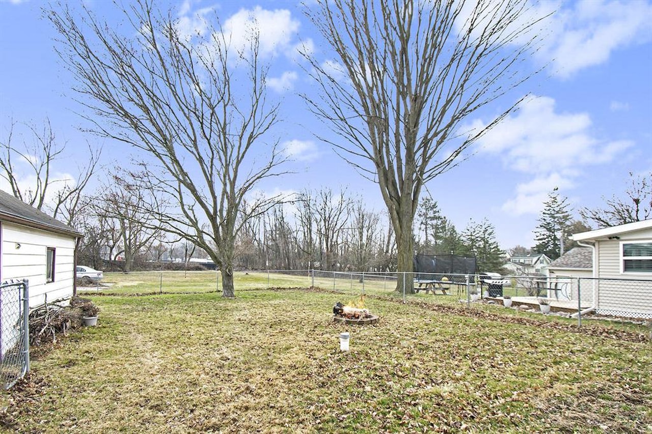 1015 Pearl St in Dewitt Twp, MI Photo 8