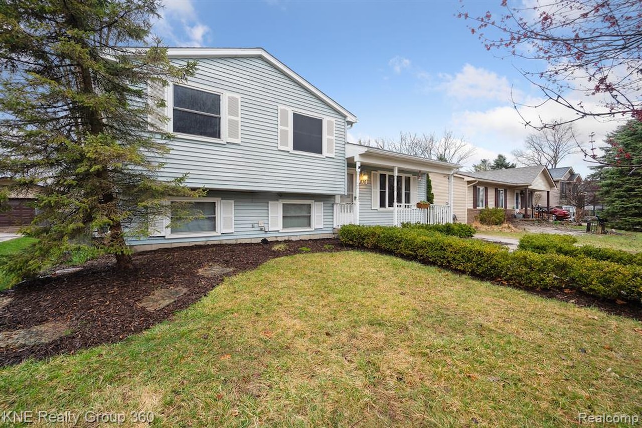 830 Tanager Trl in Howell, MI