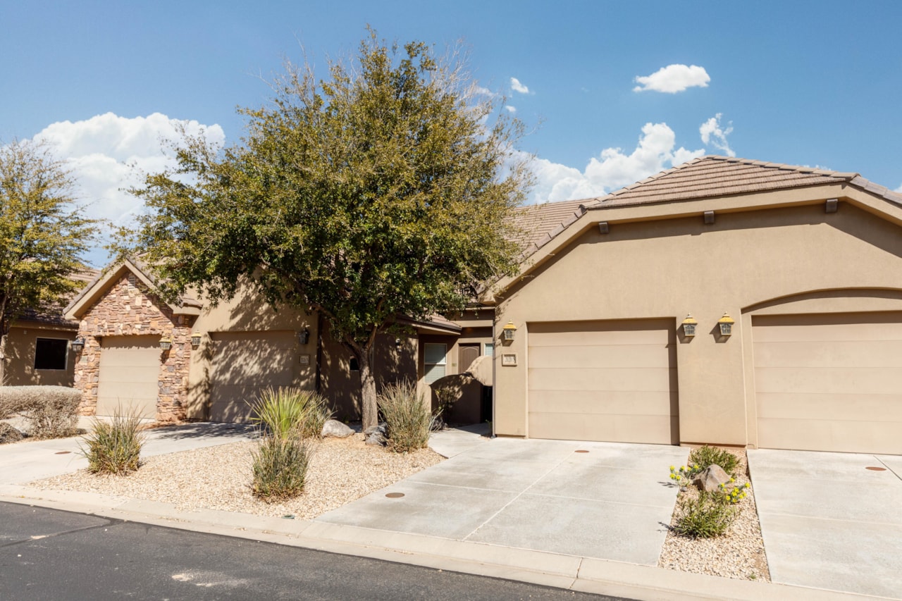 2020 N Pebble Beach DR Washington, UT 84780 home for sale, MLS#25-259597 - Erika Rogers Photo 2