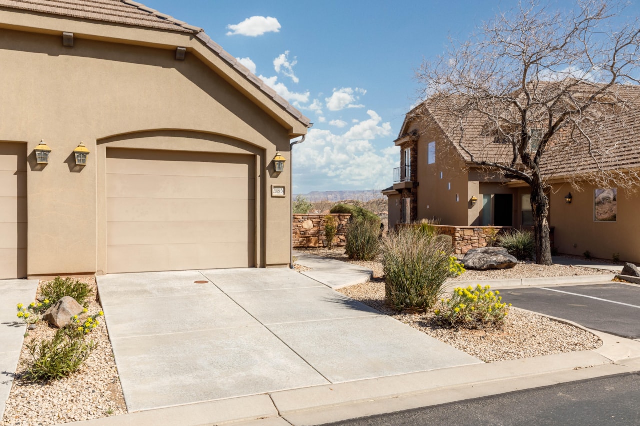 2018 N Pebble Beach DR Washington, UT 84780 home for sale, MLS#25-259540 - Erika Rogers Photo 3